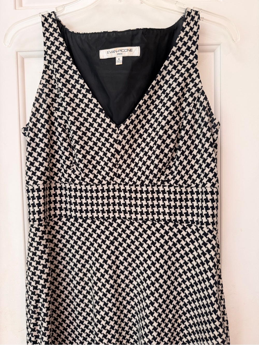 Evan Picone White & Black Houndstooth, Sleeveless V-Neck Fit-N-Flare Dress, Sz 6 - Picture 6 of 16